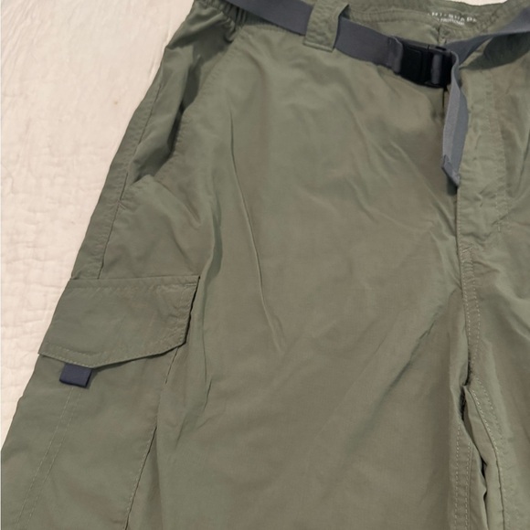 Columbia Omni-shade Cargo Shorts Size 36W Dusty Gray color - Picture 2 of 8